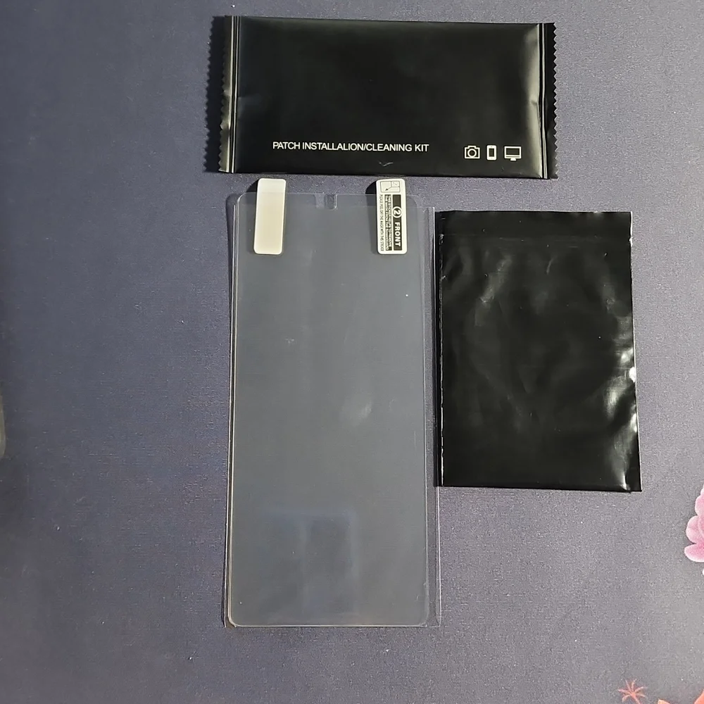 Samsung Galaxy A72, New Case w/screen protector black